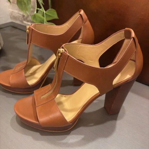 Michael Kors Berkley Mid-Platform T Strap Sandals - Picture 6 of 8